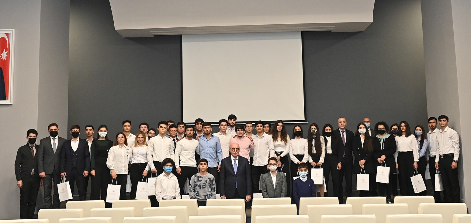 Yüksək nəticə göstərən idmançılarla görüş keçirilib